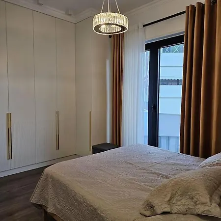 Deluxe Flat With Garden_tirana * Tiran